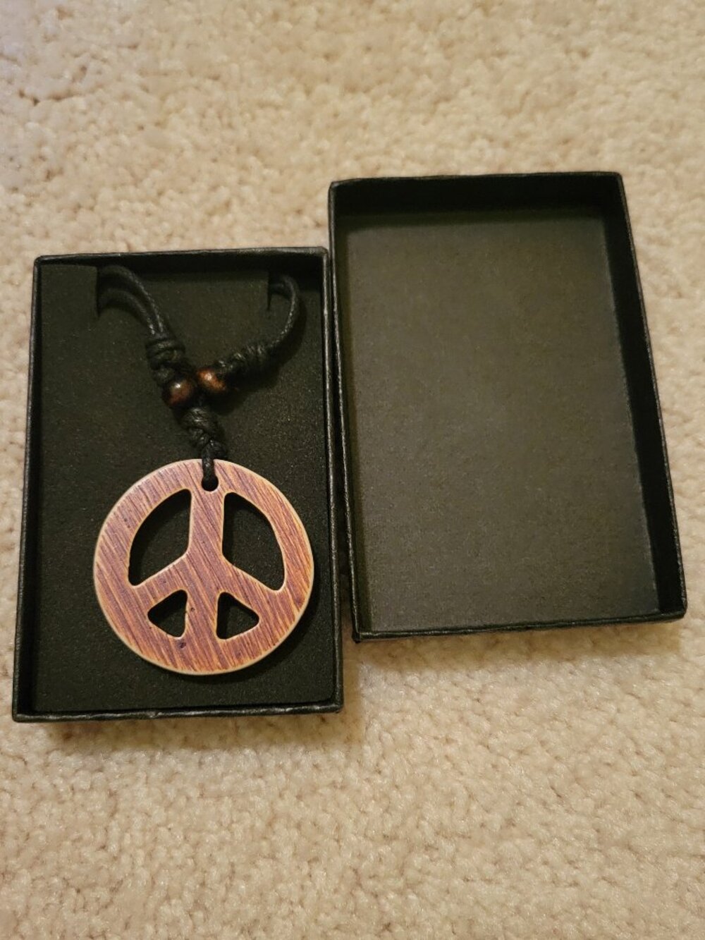 Nwt wooden necklace peace sign